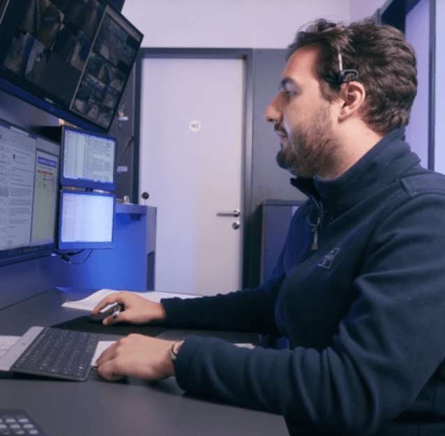 Mitarbeiter der 24/7-Notruf- und Serviceleitstelle
